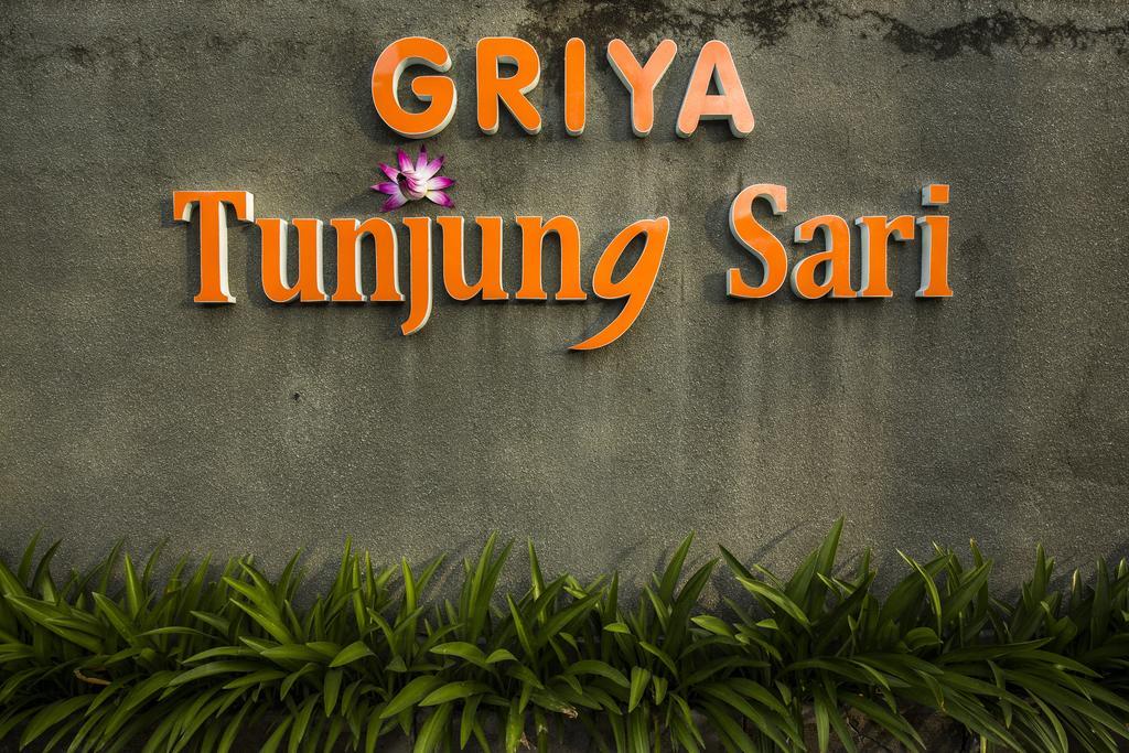 Griya Tunjung Sari Hotel Denpasa Buitenkant foto